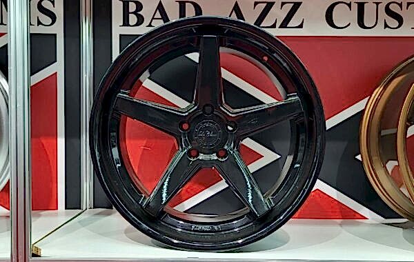 LCP13 schwarz 9×20/10.5×20 5×112/5×114.3/5×120 Preis pro Stück: 599,00€/699,00€ 2