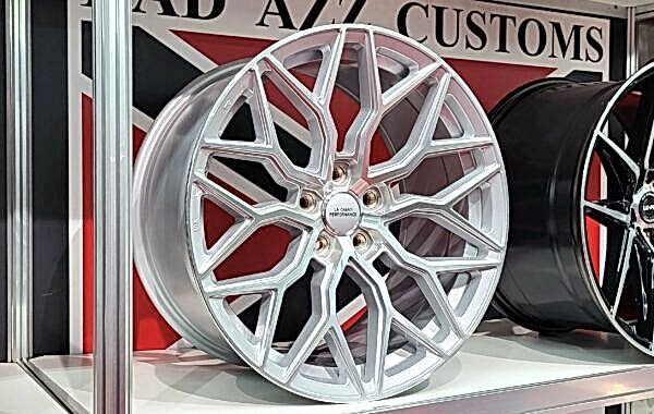 LCP2 silber 9×20/10×20/11×20, 5×112/5×114.3/5×120 Preis pro Stück: 549,99€/649,00€/749,00€ 1